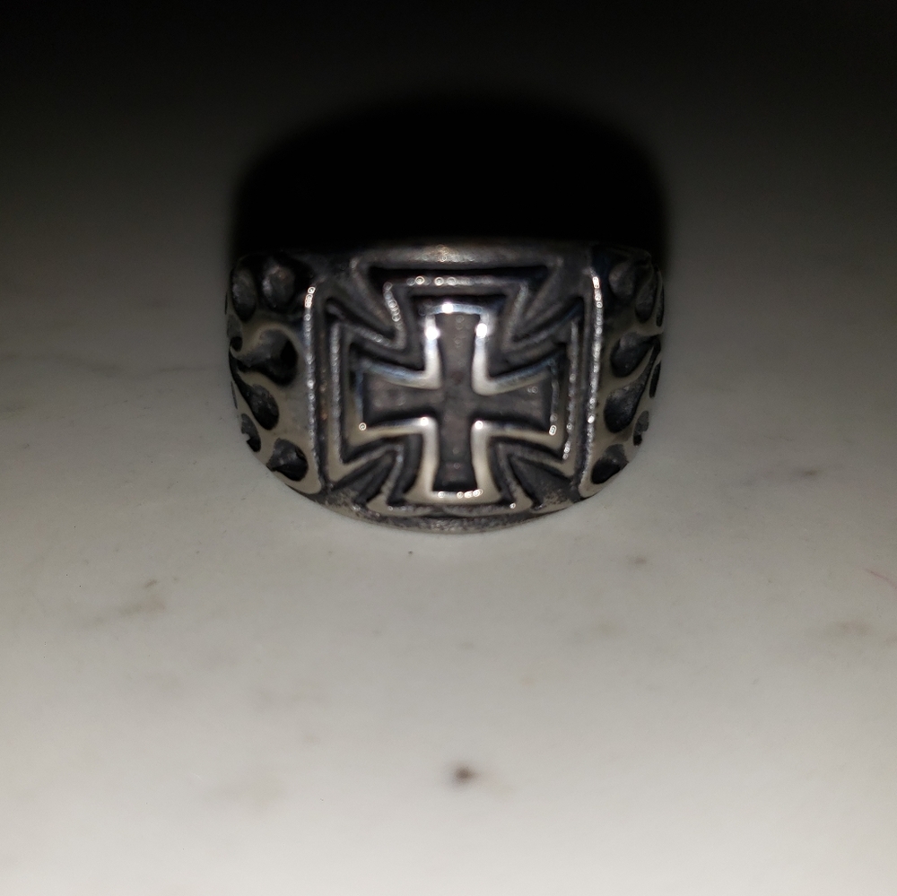 Black and silver cross fashion ring size 13-13.5